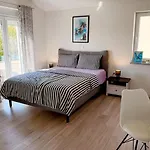 Sarah By Interhome Pula
