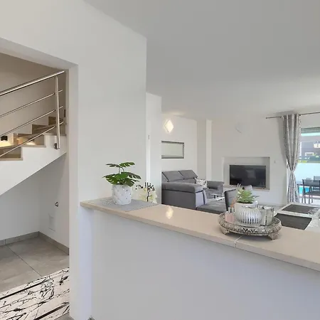 Vakantiehuis Sarah By Interhome