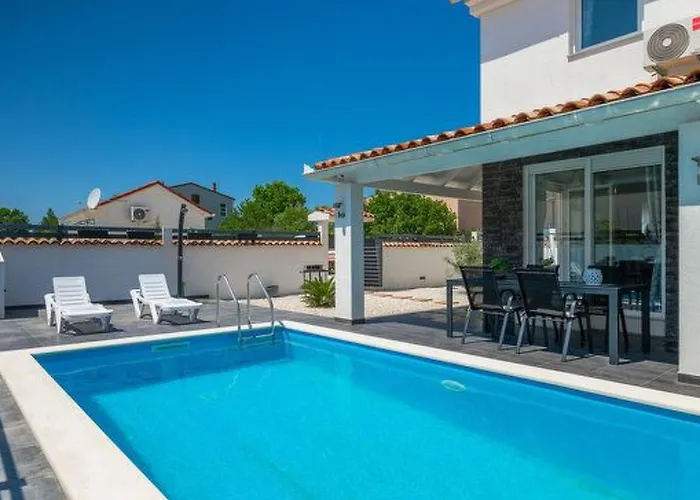 Holiday home Sarah By Interhome *