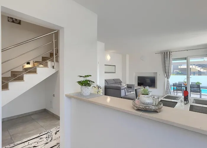 Vakantiehuis Sarah By Interhome