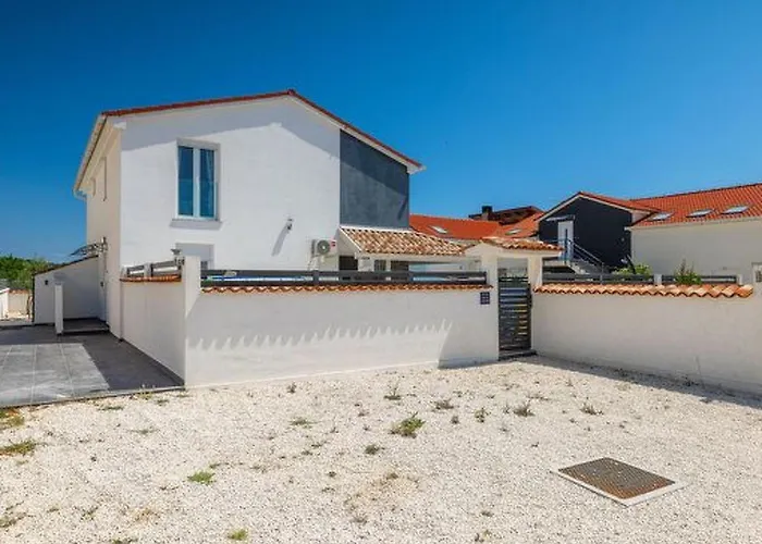 Sarah By Interhome *