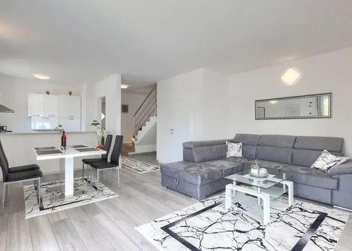 Sarah By Interhome * Пула